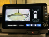 リバースギアに入れるだけで後方の表示へ切り替わります。夜間や雨の日の駐車も楽になりますよ。