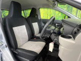 運転席まわりには十分なスペースがあり、大柄な方でもゆったり運転していただける環境です。