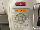 【オートエアコン】一度お好みの温度に設定すれば、車内の温度を検知し風量や温度を自動で調整。暑い&hellip;寒い&hellip;と何度もスイッチ操作をする必要はありません。快適な車内空間には必須の機能ですね♪