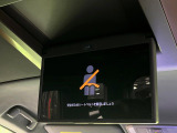 【フリップダウンモニター】大画面モニターで後席でもエンタメをお楽しみいただけます。小さなお子様にも大人気の装備です♪