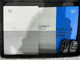 スマートキーは鍵をバッグに入れたままでもドアロックの開閉やエンジンのON・OFFができます。夜間や雨の日も鍵を探さなくて良いので便利です。