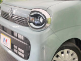 【LEDヘッドライト】悪天候や夜間走行時も良好な視界を確保し安心して運転できる高輝度LEDヘッドライトを装備!点灯速度が早く、消費電力も抑えられています。