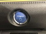 エンジンスタートスイッチです。キーが車内にあれば、エンジンの始動や停止はスイッチを押すだけ!キーを取り出す手間を省き、ワンプッシュで操作できるので簡単でスムーズです。