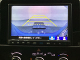 バックでの車庫入れも安心です! リアカメラが付いているバックモニター付のナビを装備しております。操作線もついており距離感も画面から確認できます。