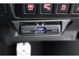 ETCを装備。専用出入口の利用やキャッシュレスでの料金所通過など、いまさらですがETCは必需品ですね。専用のビルトインケースに収納されていますので見た目スッキリです。