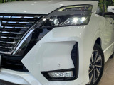 【LEDヘッドライト】悪天候や夜間走行時も良好な視界を確保し安心して運転できる高輝度LEDヘッドライトを装備!点灯速度が早く、消費電力も抑えられています。
