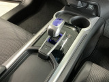 オートマチックシフトレバーは、手になじみ操作しやすい形状で安全運転にもつながります♪