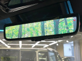 【デジタルインナーミラー】後席の大きな荷物や同乗者で後方が確認しづらい時でも安心!カメラが撮影した車両後方の映像をルームミラー内に表示。クリアな視界で状況の確認が可能です!