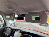運転席と助手席にはミラー付きサンバイザーを装備☆