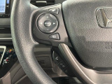 ステアリングにオーディオ操作スイッチが付いています。オーディオ画面に直接タッチしなくても操作が出来ますので、運転に集中できます。