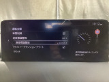 フォワードセンシングカメラで認識した交通標識をディスプレイに表示し、交通標識の見落とし防止を図り、安全運転を支援します。