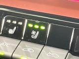 【シートベンチレーション】夏場は涼しい風でお尻や背中の熱やムレを防ぎ、冬はエアコンよりも早く温まってポカポカに!レザーシートにうれしい装備で、季節を問わず快適に過ごせます。