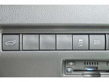 スマートキーや運転席のボタンを押すだけでリアゲートが自動で開閉します!荷物を持っている時や、高い位置にあるバックドアを閉める際に便利な機能です