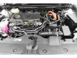 エンジンルームの樹脂部分は丁寧に磨いてツヤをだしています。当社の中古車のエンジンルームクリーニングはとても自信があります★