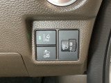 ハンドルの右側にはヘットライトリベライザーとHondaセンシング用のメインスイッチがついています。ヘッドライトリベライザーは道路状況や積荷の加重に応じてライトの高さを調節できます。