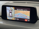 【マルチテレインモニター】車のフロントやサイドのカメラ画像を同時にモニター表示することで、悪路や狭い道を走行時でも周囲の状況確認ができ安心!本格SUVにうれしい装備です♪