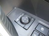 駐車時や狭い道でのすれ違い時に気を使うミラー。電動格納式ドアミラーはそんな時に便利です。