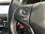 ステアリングにオーディオ操作スイッチが付いています。オーディオ画面に直接タッチしなくても操作が出来ますので、運転に集中できます。