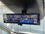 【インテリジェントルームミラー】車両後方のカメラ映像がミラー(液晶画面)に写るので、後席の人や荷物が写りこみません。夜間や悪天候でも視界が良好です♪