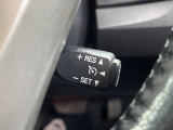 【クルーズコントロール】高速道路もラクラク走行。アクセルを離しても一定速度で走行ができ、長距離運転時の負担を軽減!加速・減速も簡単なスイッチ操作で調整できます。