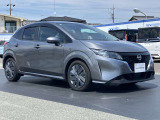 エマージェンシーブレーキ(衝突被害軽減ブレーキ)、フロントカメラが車両や歩行者を検知し警告音と共に衝突回避、軽減をアシストしてくれます。