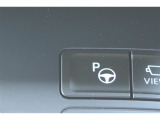 アドバンスト パーク付きです。カメラやソナーによって、周囲を監視しながら駐車を支援。障害物を検知した場合には警報を鳴らし、ブレーキ制御を行うことで接触回避を支援します。