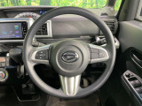 インテリアに合わせたデザインのステアリングは、運転される方のことも考え、運転しやすい形状、大きさです。是非一度、実際に触ってお確かめください。