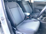 マイクロフリース素材を使用したスポーツコンフォートシート。欧州車らしく硬めのシートが体を程よくつつみこみ、長距離でも快適に運転できます。