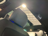 パノラミックルーフで明るい車内と開放感あるドライブをお楽しみいただけます。