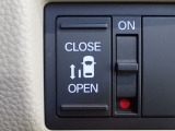 運転席からもスライドドアをボタン操作でスピーディーに開閉できます!またスマートキーでも操作できるので便利です。