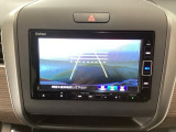 【バックカメラ】運転が苦手な方も車庫入れラクラクです!ギアをリバースに入れれば自動的に切り換わりますので、面倒な操作は不要です♪狭い駐車場もお車を傷つけず安心ですね!