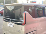 外から車内が見えにくいプライバシーガラスです