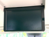 【フリップダウンモニター】大画面モニターで後席でもエンタメをお楽しみいただけます。小さなお子様にも大人気の装備です♪