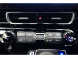 ★エアコンはオートタイプが装着済みです!オートモードにしておけば、車内温度を設定するだけで風の料や吹き出し口の切り替えを機械が行ってくれます!一年中快適な環境を作れますよ♪