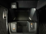 【シートヒーター】運転席、助手席にはシートヒーターが装備されております。冬場寒い時期や、夏場でも車内のエアコンが苦手な方には嬉しい装備です!
