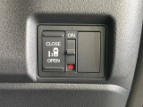 【パワースライドドア】スマートキーや運転席のスイッチでスライドドアの開閉が可能♪電動だから力を入れてドアを開ける必要が無く、小さいお子様でも、重い荷物を持っている時もラクに開け閉めできます♪
