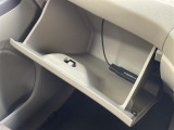 【 グローブボックス 】小物の収納が可能です!