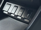 USB端子と12Vの端子が付いておりますのでお車でのお出かけにとても便利です!