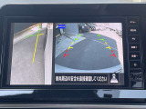 アラウンドビューモニターは前方や側面を映し出すことも可能ですので発進時の確認や幅寄せ離合時などにとても便利です。