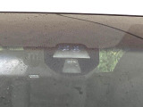 【シティブレーキアクティブシステム】低速走行中に前方の車両等を認識し、衝突しそうな時は警報とブレーキで衝突回避と被害軽減をアシスト。より安全にドライブをお楽しみいただけます。