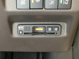 ハンドルの右下にETCがついています。高速道路の料金所の通過も楽々です!。 カードの取り出しもしやすい場所についています。