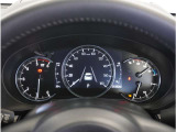 【明るく見やすいメーター】視認性が良く明るく見やすいメーター。運転者にとって見やすいメーターは運転していても疲れないですよね。