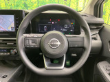 インテリアに合わせたデザインのステアリングは、運転される方のことも考え、運転しやすい形状、大きさです。是非一度、実際に触ってお確かめください。