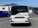 雨の日は中古車は選びにくいですよね。でも当店なら安心です。電話予約を頂ければ屋根下へ移動させて頂きます。雨でもじっくりご検討いただけます。