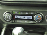 オートエアコンを装備しておりますので、四季を通じて車内を快適な温度に保つことが出来ます!高級感が有りますね!