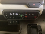 運転席・助手席にはシートヒーター付き。寒い冬には嬉しい機能です!