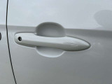 スマート機能付き運転席ドアハンドルです!!左側も同様です♪