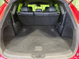 【パワーバックドア】スマートキーや運転席のボタンを押すだけでリアゲートが自動で開閉します!荷物を持っている時や、高い位置にあるバックドアを閉める際に便利な機能です♪
