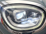 ●LEDヘッドライト:夜間走行時も良好な視界を確保し安心して運転できる高輝度LEDヘッドライトを装備!点灯速度が早く、消費電力も抑えられています。