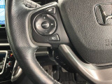 ステアリングにオーディオ操作スイッチが付いています。オーディオ画面に直接タッチしなくても操作が出来ますので、運転に集中できます。